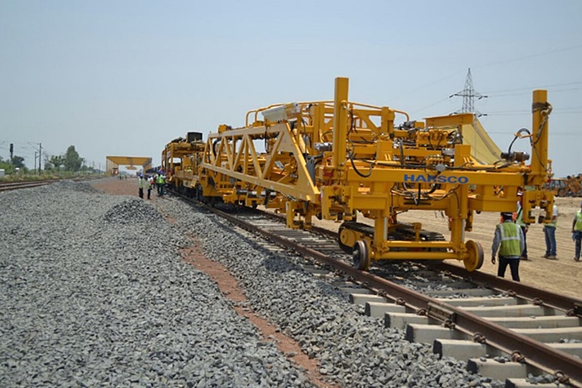 Lockdown Pinches: Despite Limited Labour Availability, Railways Expedites Work On Dedicated Freight Corridors - Vimarsana News