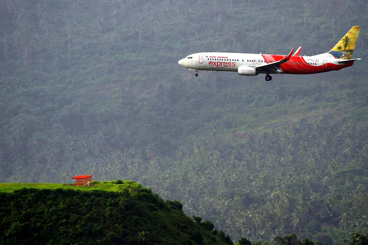 Tabletop Airports, Rough Weather, Runway Excursions — Expert Pilot On Nitty-Gritty Of Flight Safety