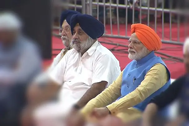 Akali Dal Gives In To Congress’ Pressure In Punjab When It Could Have Quoted The Latter’s Own Manifesto On Agri Reforms Back To It