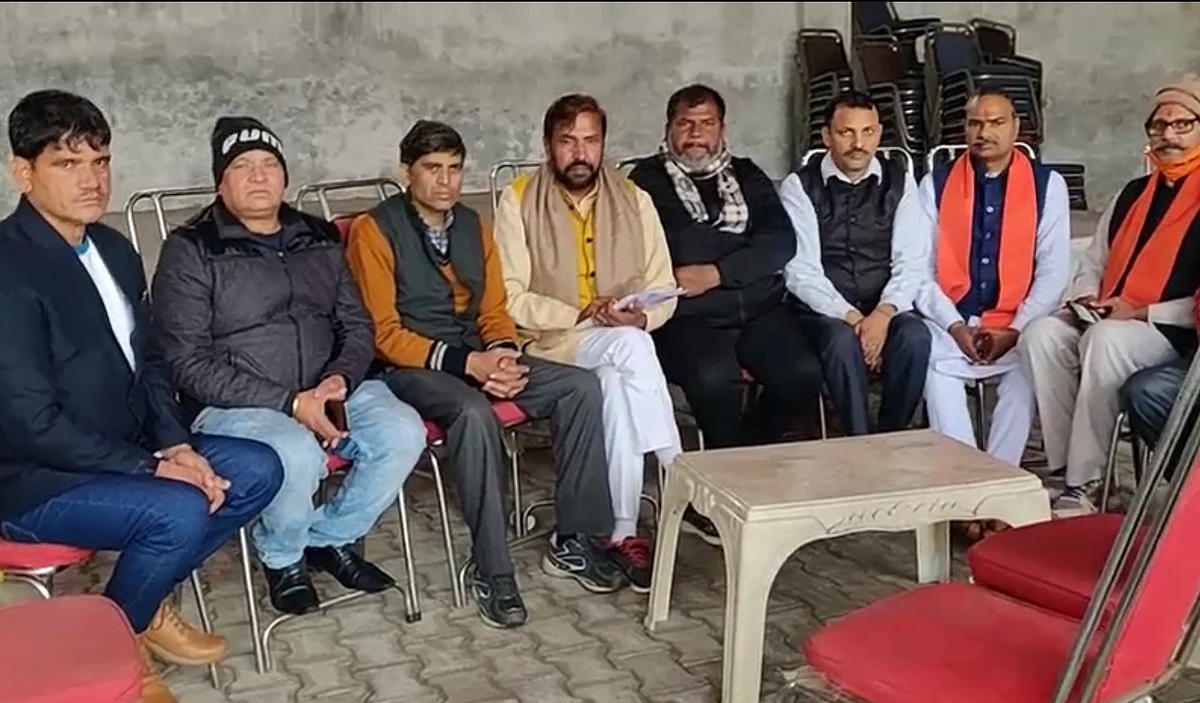 Moolchand Tomar (third from left) with social activists from Faridabad.