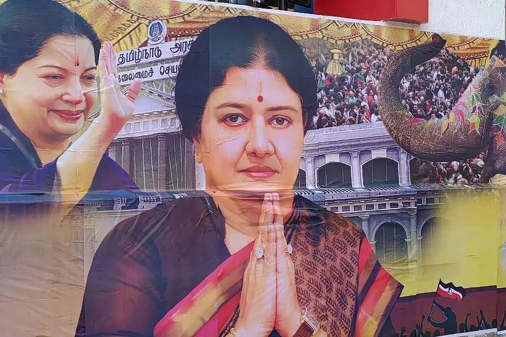 Sasikala Has Returned To Chennai But Hasn’t Attacked AIADMK Leadership Yet, Here’s What Happened