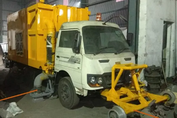 Bhopal Based Scientist Develops Railway Track Scavenging Vehicle, To Help In Replacing Manual Scavenging