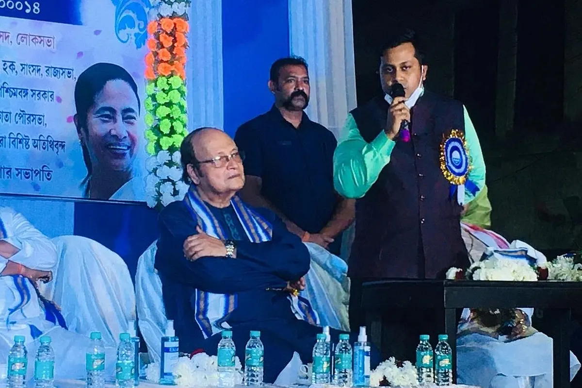Why Mamata Banerjee’s Dismissal Of Vaccine Scam By Fake IAS Officer As ‘Isolated Incident’ Raises Suspicions