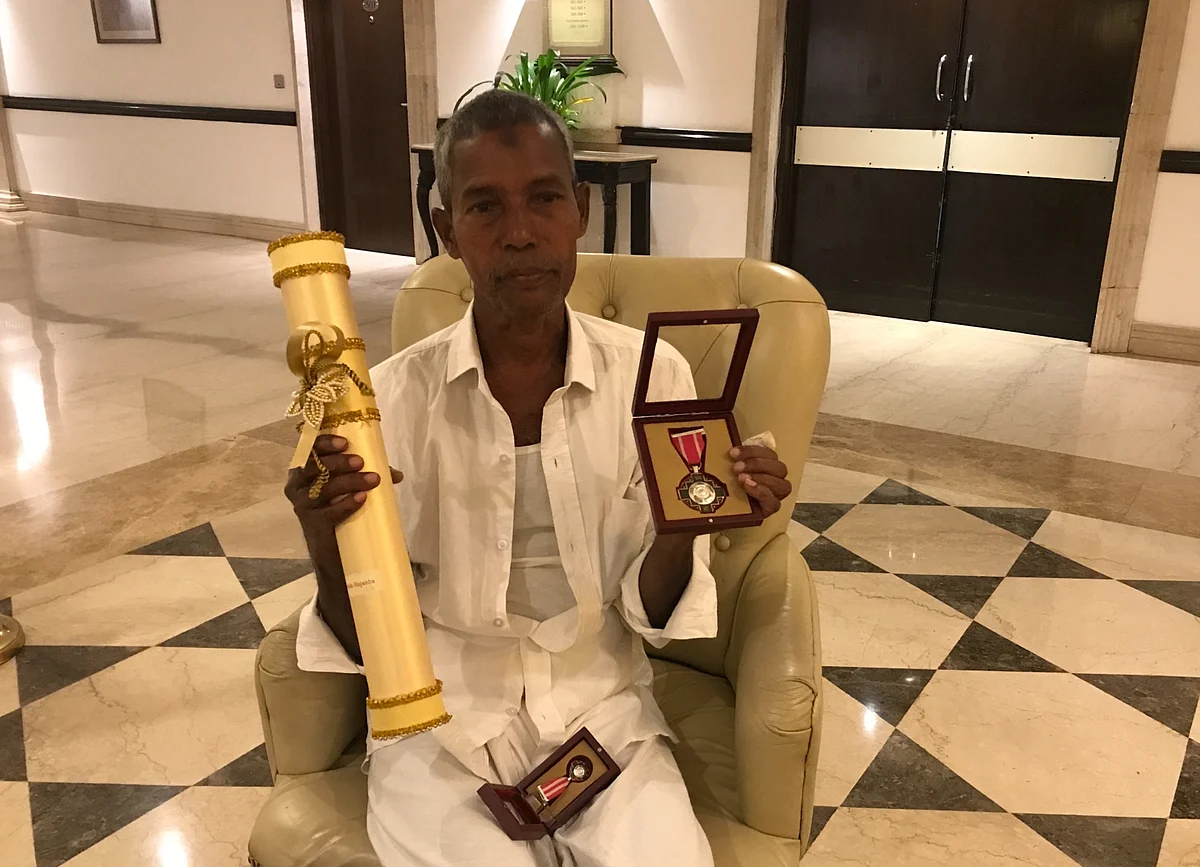 Harekala Hajabba with the Padma Shri award and the medals.