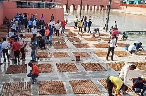 Volunteers setting lamps in Ayodhya