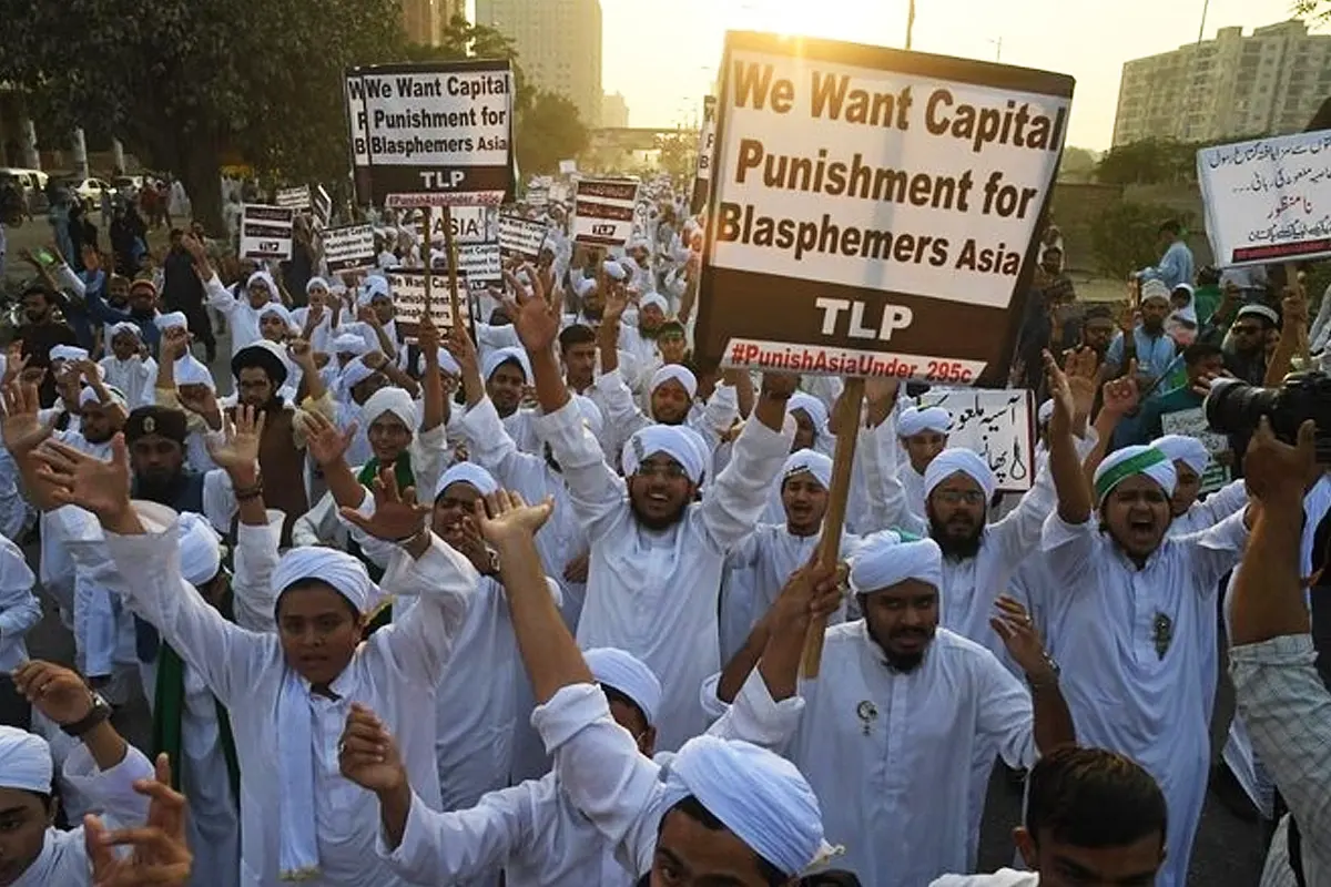 Blasphemy: Pakistan Woman Given Death Sentence For Putting Up ‘Blasphemous’ Whatsapp Status