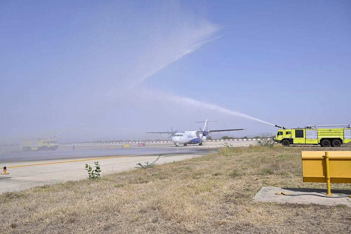 An IndiGo aircraft landing using the GAGAN system