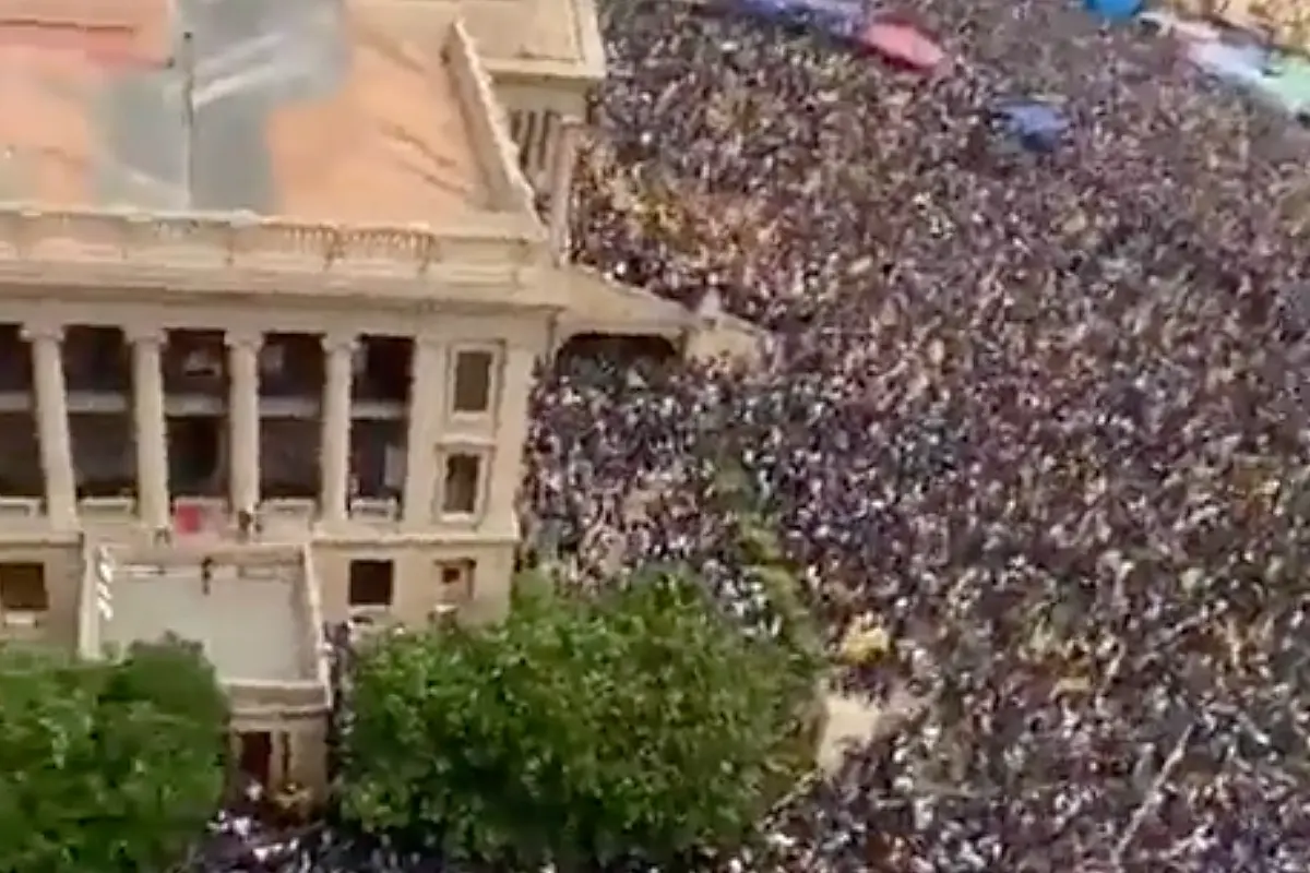 Sri Lankan Protesters Storm Into President Gotabaya Rajapaksa's Official Residence