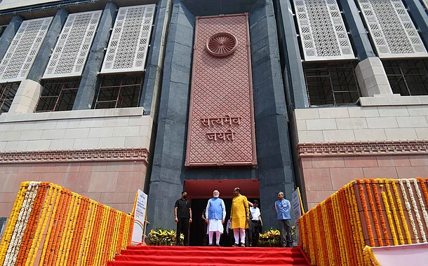 PM Modi at the entrance to the new parliament building (PIB)