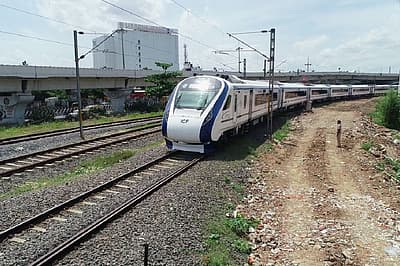 https://rmalakar18.blogspot.com/2022/09/hydrogen-train-in-india.html vande bharat express