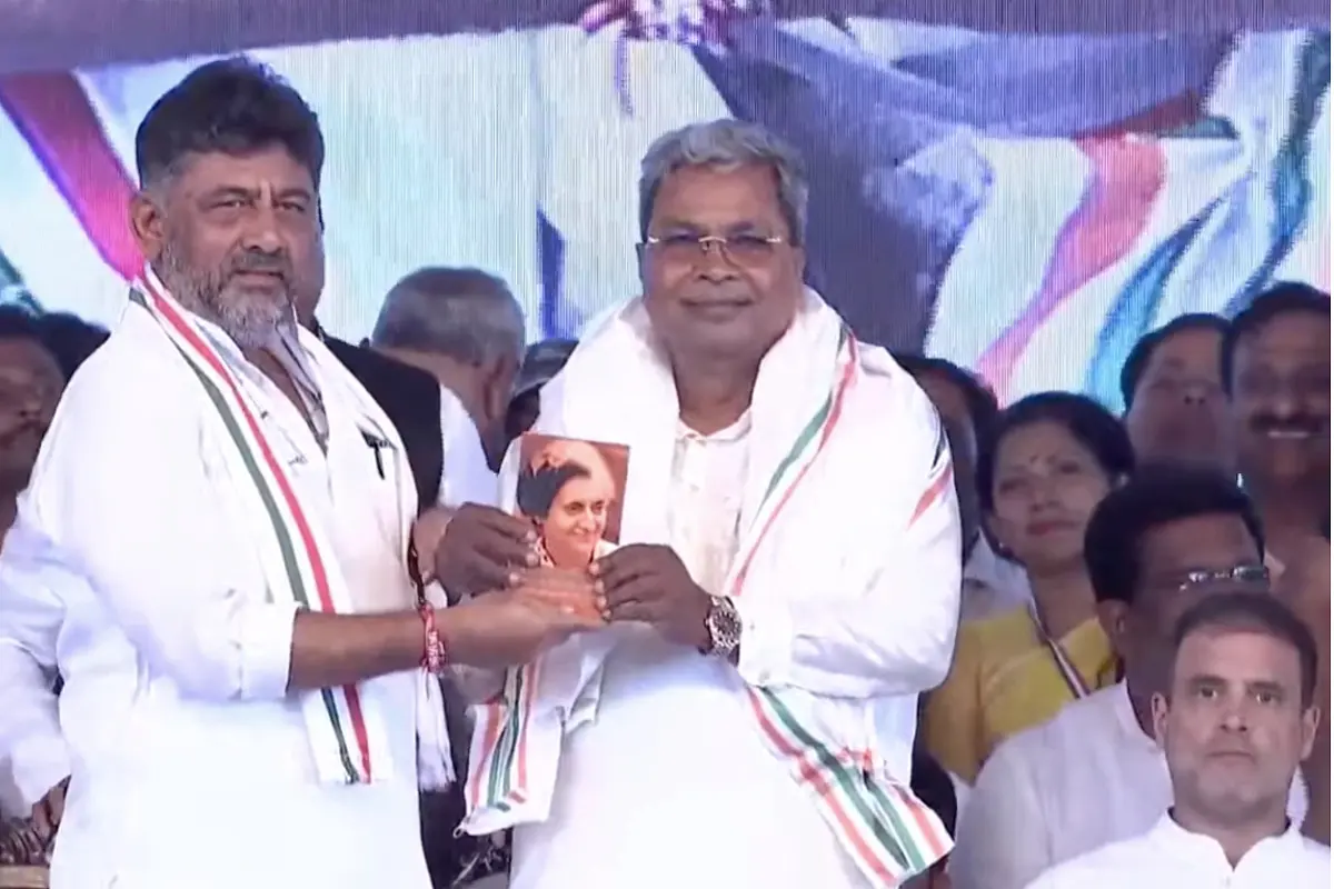 DK Shivakumar And Siddaramaiah Put Up Show Of Unity At Latter's B'day Bash; Hug After Nudge From Rahul Gandhi