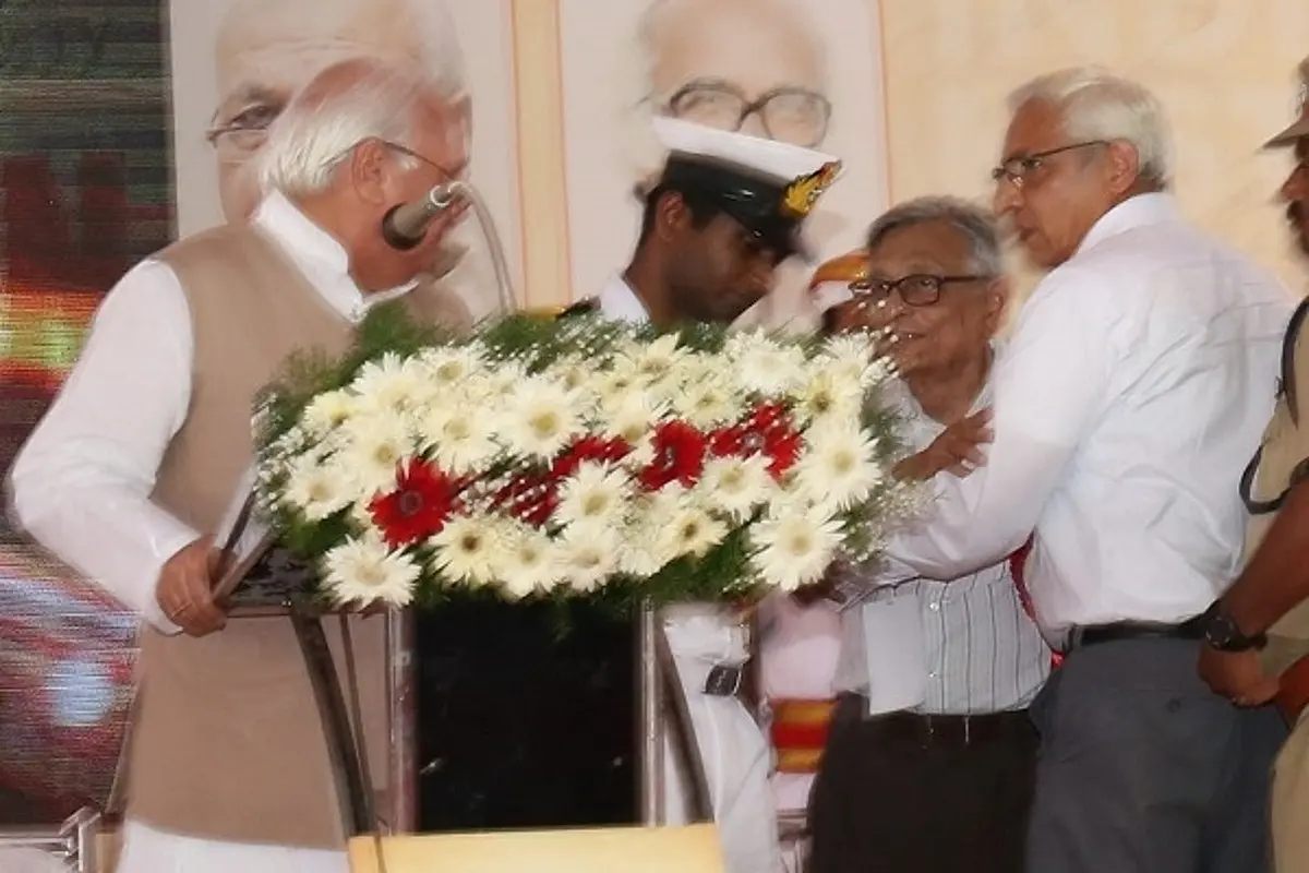 Kerala Governor Shares Video Clips Of His Heckling, Accuses LDF Of Inaction Against Perpetrators