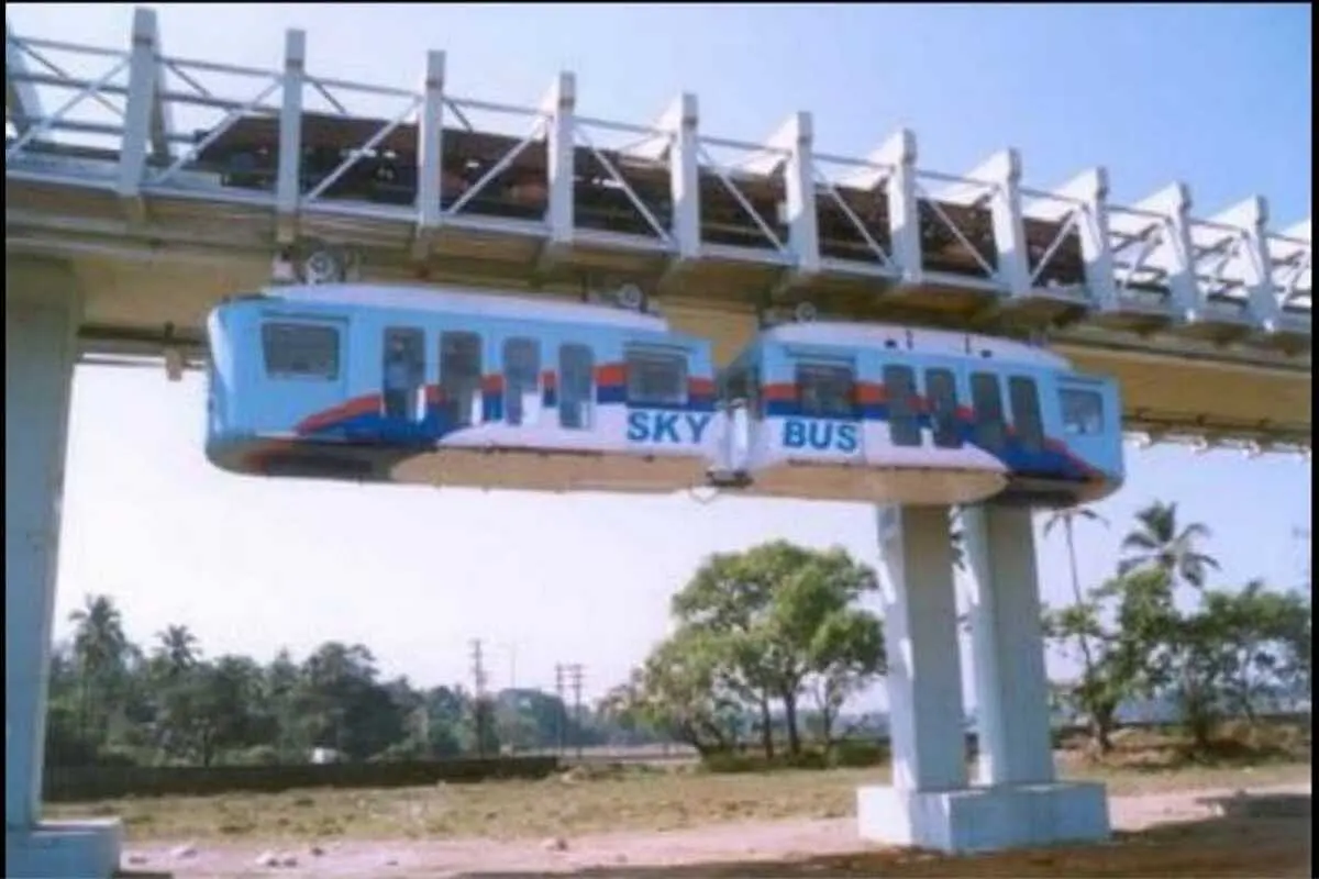 Gadkari Pitches For Skybus And Stacked Flyovers To Decongest Bengaluru Roads, Seeks Preliminary Report In Three Months