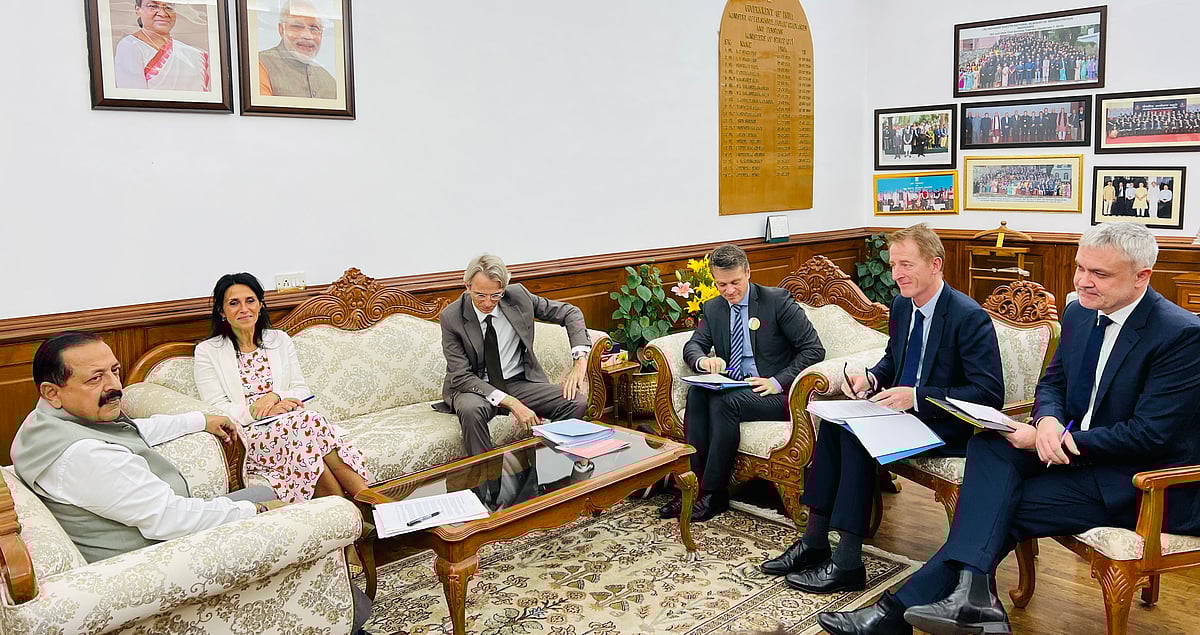French delegation with Union Minister Dr Jitendra Singh (PIB)