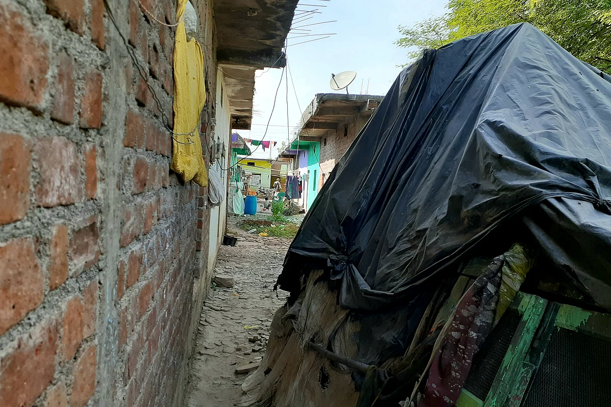The narrow passage leading to Gond houses built under Pradhan Mantri Awas scheme.