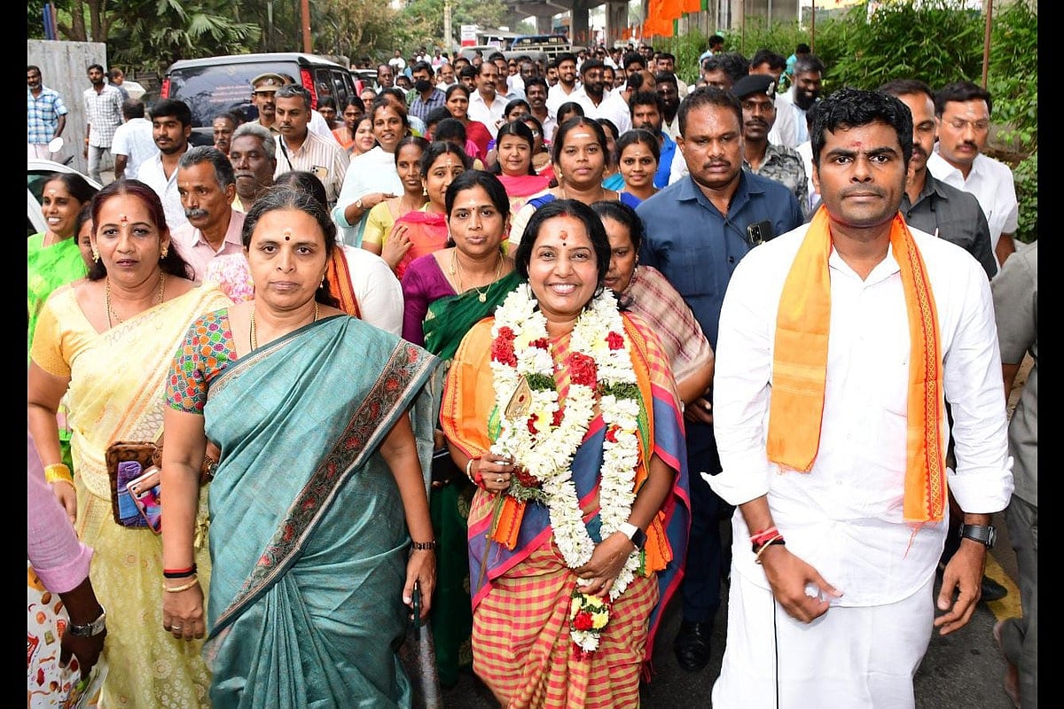 Tamil Nadu: Coimbatore South MLA Vanathi Srinivasan Starts Her Padayatra To  Palani To Pray For BJP's