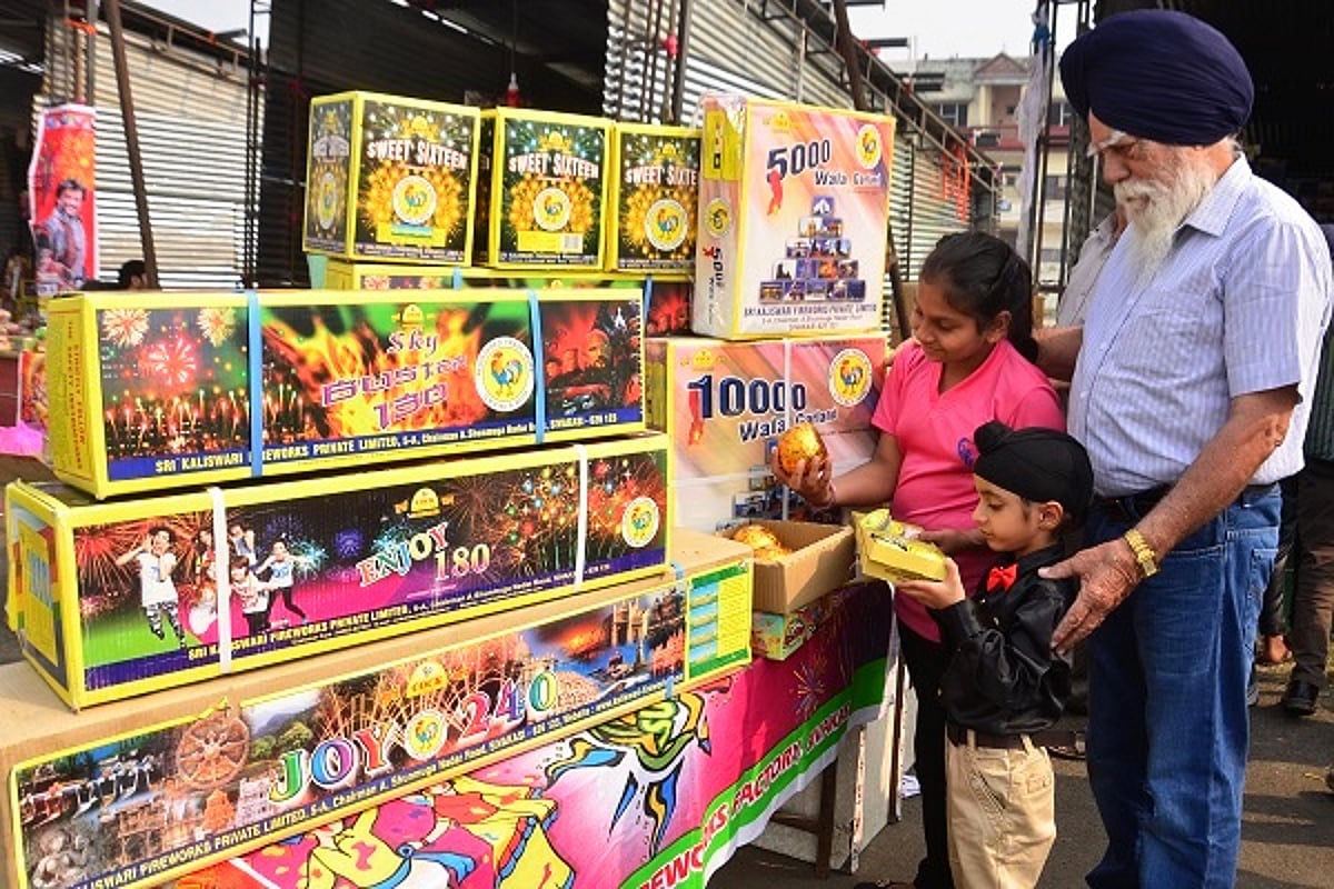 Here’s What Green Crackers Are And How Indian Fireworks Industry Is Now
