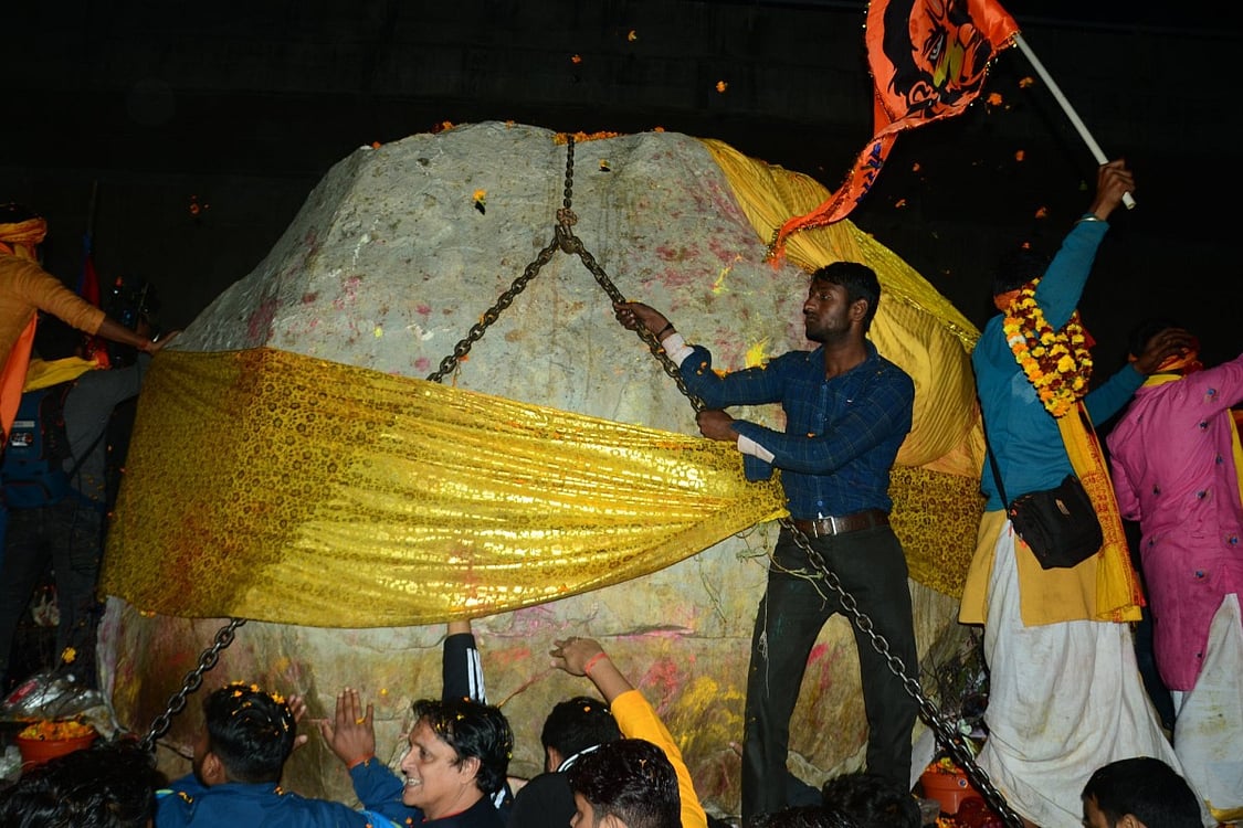 Shaligram Stones For Construction Of Lord Ram's Murti Reach ...