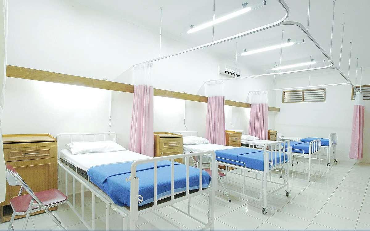 Pune: Video show three COVID patients crammed in one bed in Sassoon General Hospital