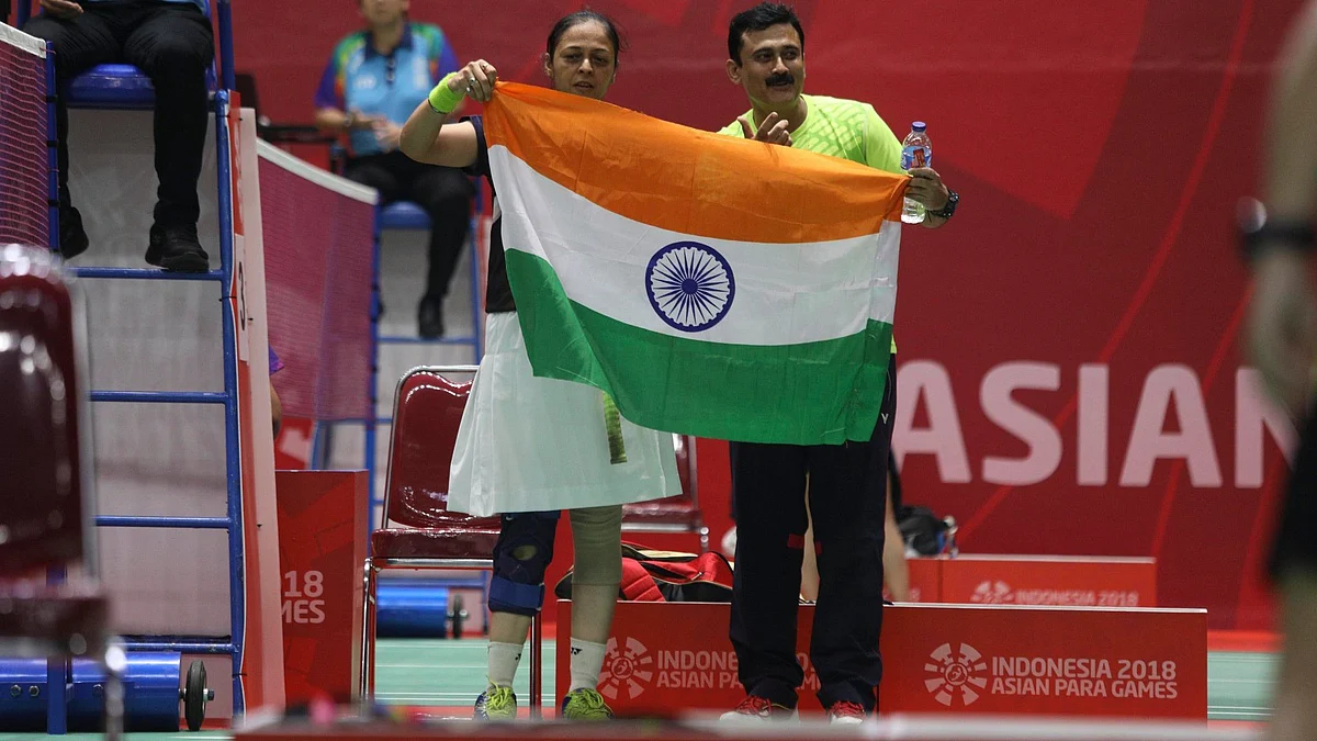 Parul Parmar (L) and Farman Basha (R) at AsianParaGames2018