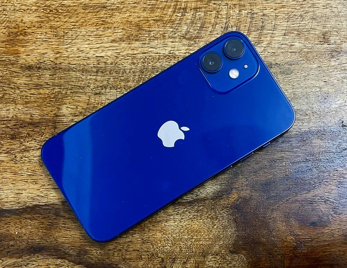 The iPhone 12 Mini, with matte-finished edges, will remind you of the iPhone SE.