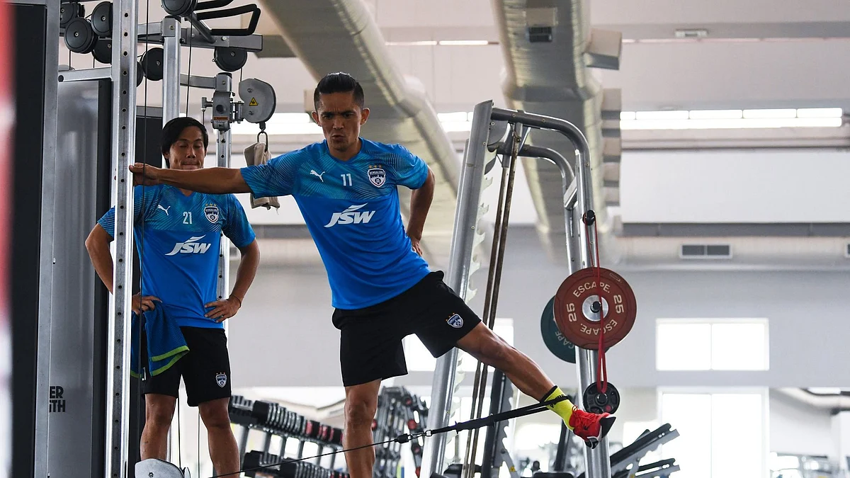 Indian football skipper Sunil Chhetri tests positive for COVID-19