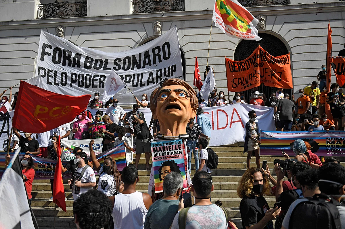People take part in a protest against Brazilian President Jair Bolsonaro's handling of the COVID-19 pandemic in downtown Rio de Janeiro, Brazil on May 29, 2021.