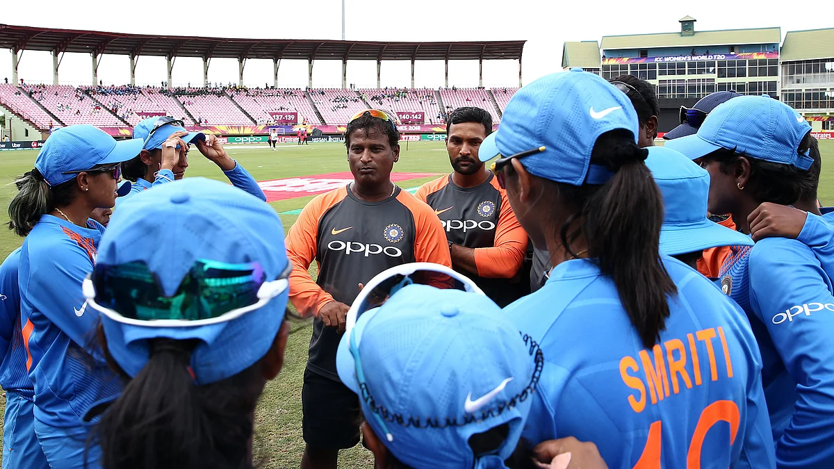Ramesh Powar along with Indian women's cricket team during T20 World Cup 2018 in England