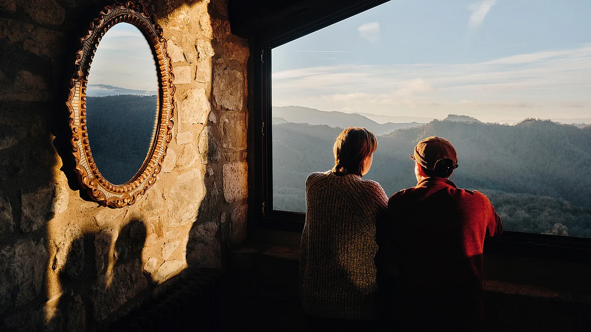 This company is willing to host 12 people anywhere in the world for free