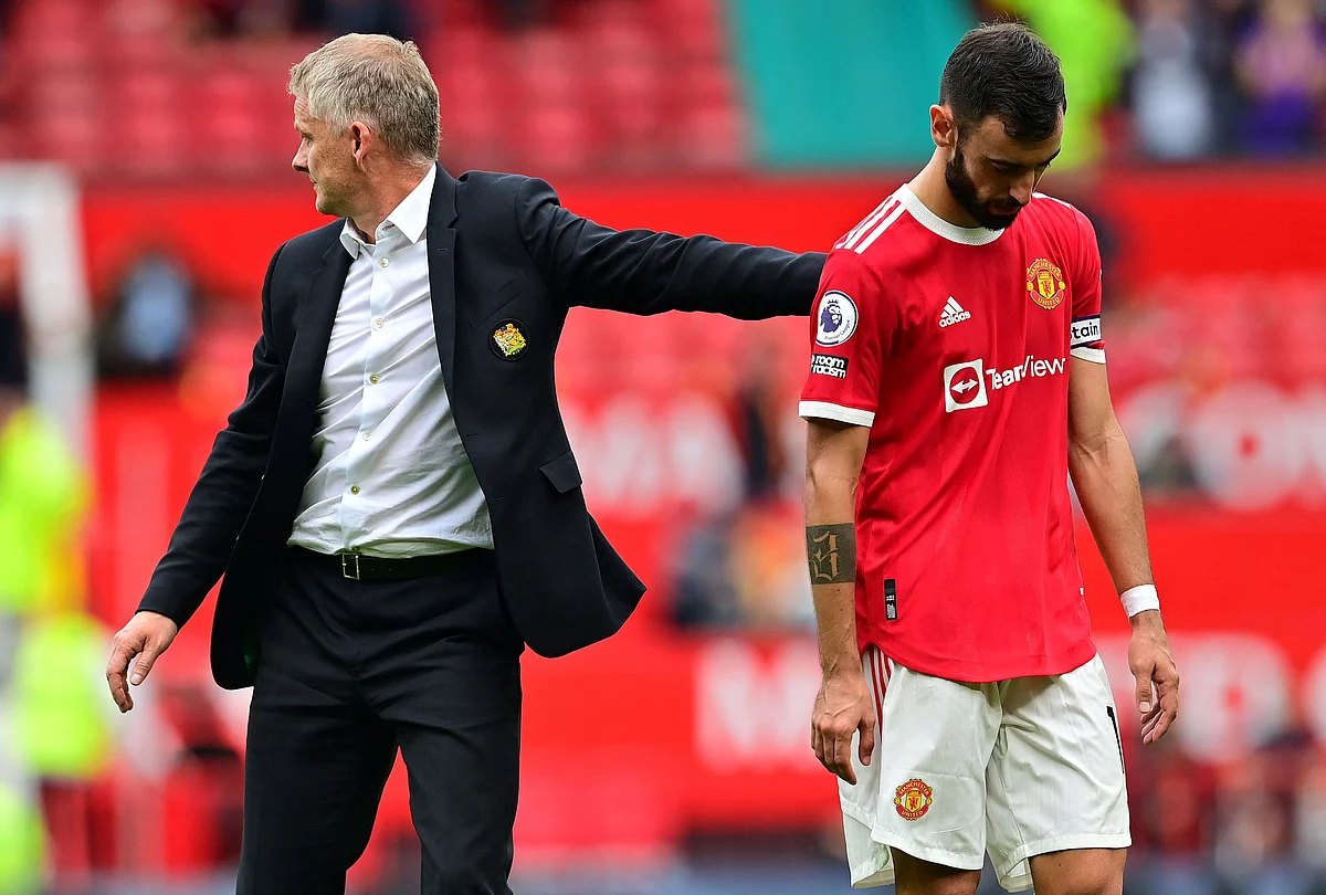Bruno Fernandes dejected after the Aston Villa defeat.