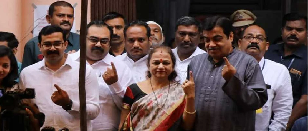 Vidhan Sabha 2019: Gadkari votes, predicts 'record-breaking' win for BJP-Sena