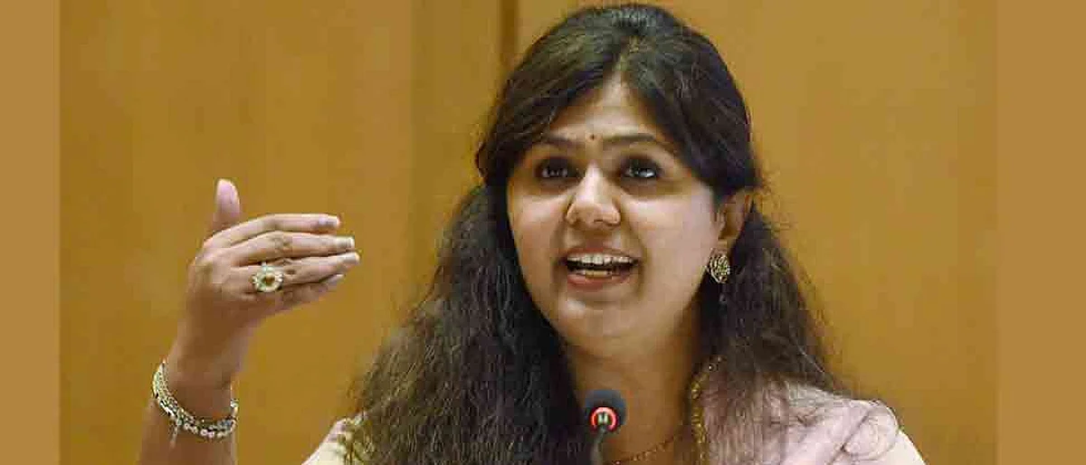 Pankaja Munde's FB post raises eyebrows