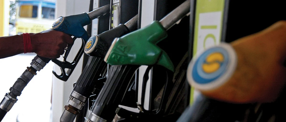 Petrol, diesel prices remain same even as crude softens