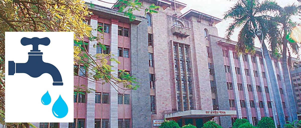 PMC issues notices to 2 firms over tardy work