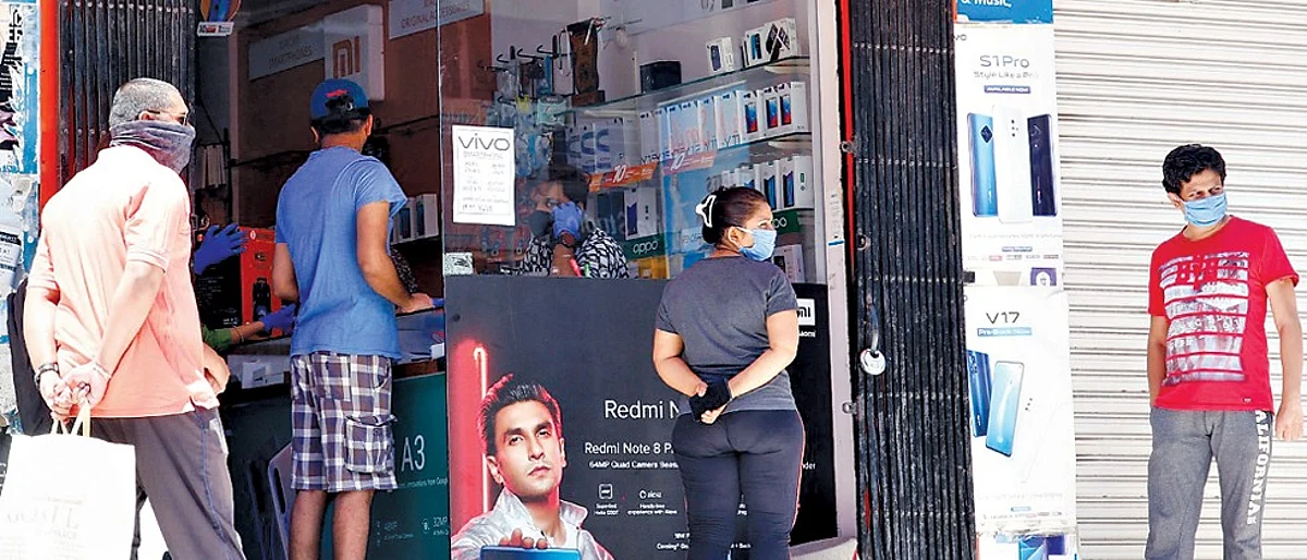 Coronavirus lockdown: People make beeline to electronic shops in Pune