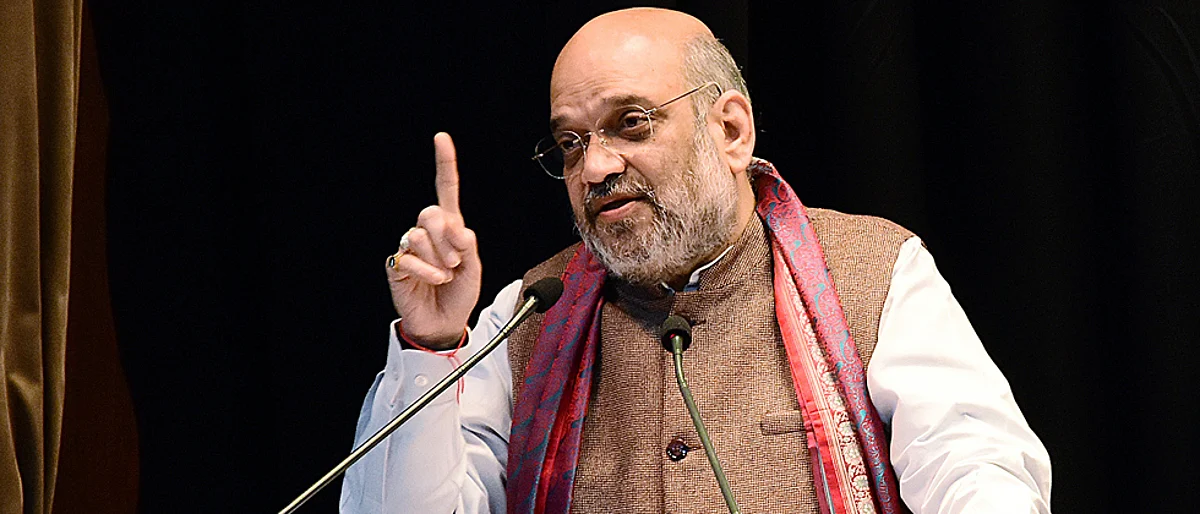 Amit Shah holds meet over cyclone brewing in Arabian Sea
