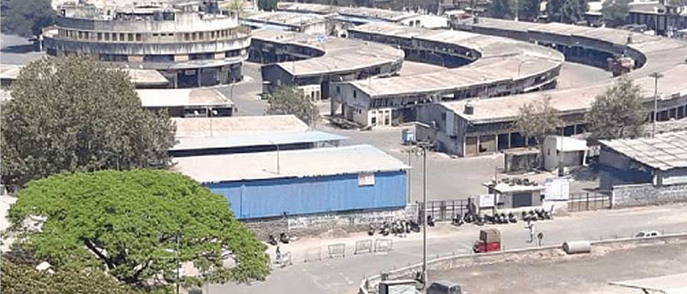 Market Yard reopens with minimum supply