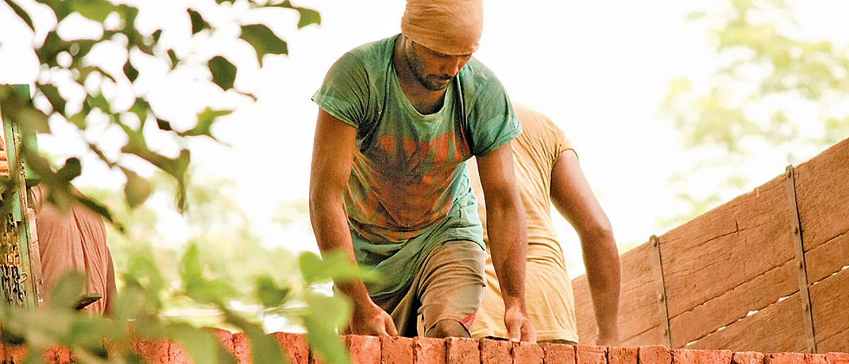 Pune Municipal Corporation permits construction activities; developers asking migrant workers to stay back