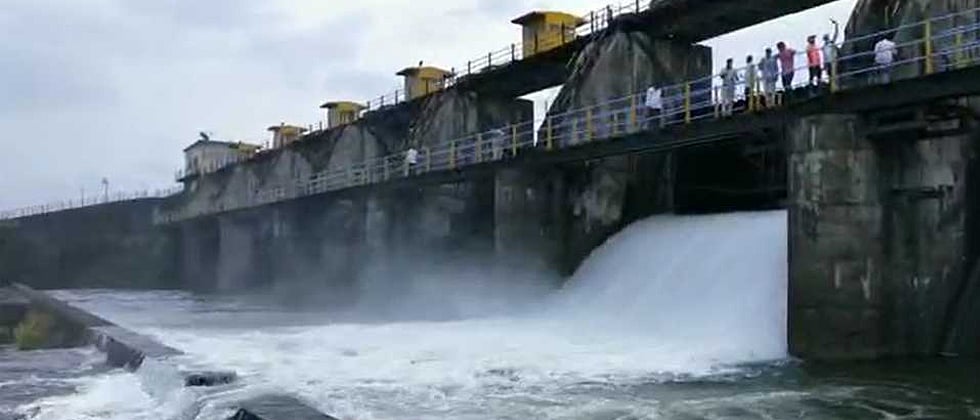 Pune Khadakwasla dam full, water released in Mutha river