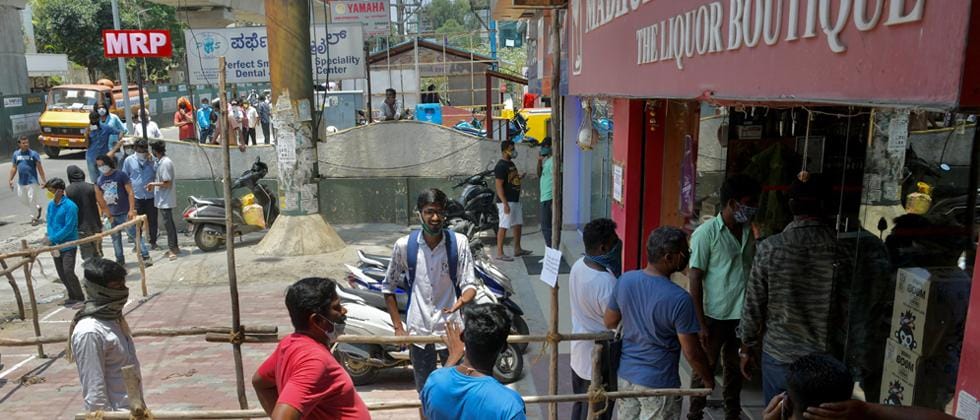 Pune Record Four Lakh Litre Liquor Sale Just 24 Hours Before Lockdown 
