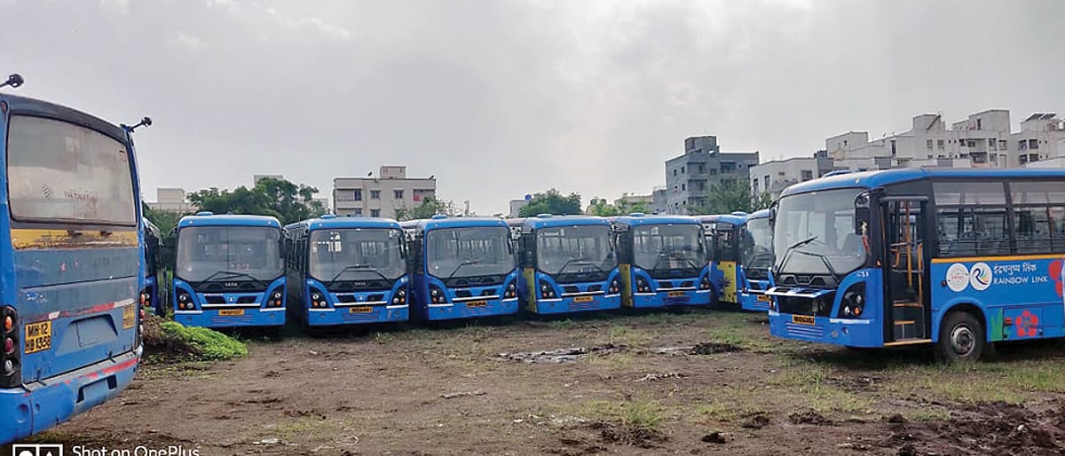 ‘PMPML midi buses lying unutilised in Hadapsar’