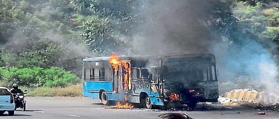 PMPML bus catches fire, passengers safely evacuated