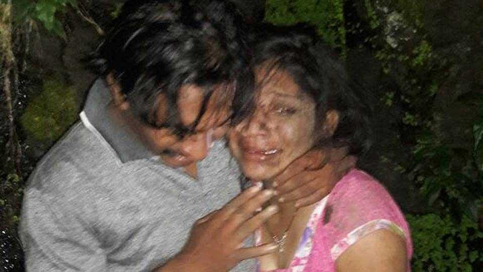 Woman falls from Sinhgad fort while clicking selfie