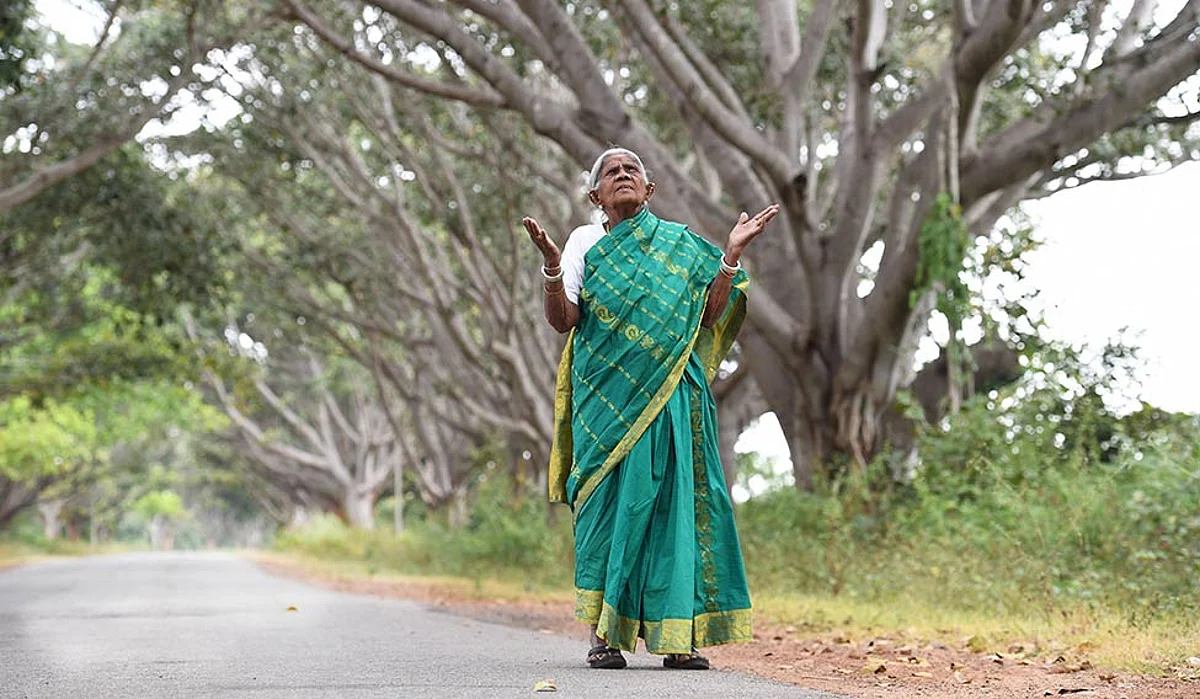 ‘ആ മരങ്ങള് എനിക്ക് മക്കള്’, മുറിക്കാനനുവദിക്കില്ലെന്ന് 107 കാരി ; അലൈന്മെന്റ് മാറ്റാന് കര്ണാടക സര്ക്കാര്