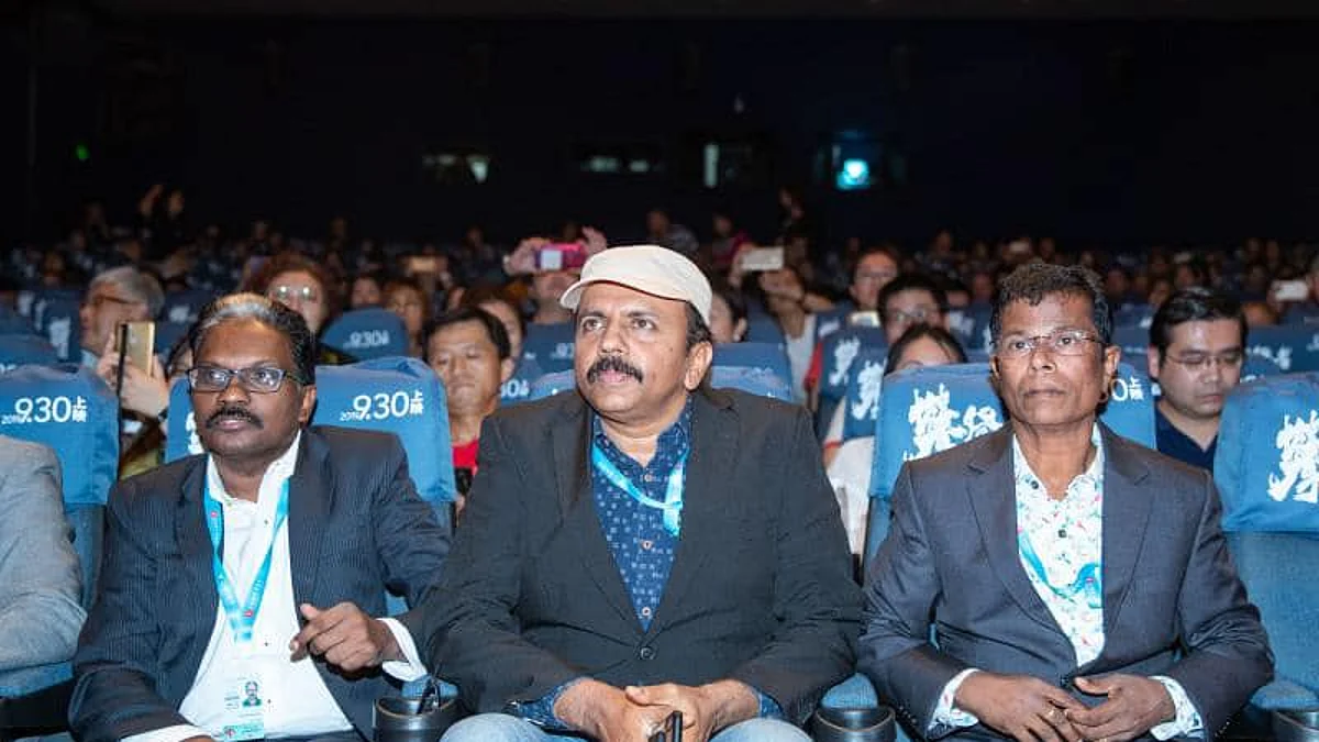 ഇന്ദ്രന്സ് നായകനായ ഡോ ബിജു ചിത്രത്തിന് രാജ്യാന്തര പുരസ്കാരം, ഷാങ്ഹായ് മേളയില് തിളങ്ങി വെയില്മരങ്ങള്