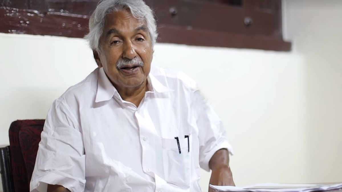 കറുത്ത കൊടിയില്ലെങ്കില് ഉടുപ്പൂരി കാണിക്കും എന്ന ചിന്ത, മുഖ്യമന്ത്രിയുടെ അസാധാരണ സുരക്ഷ അംഗീകരിക്കാനാവില്ല: ഉമ്മന് ചാണ്ടി