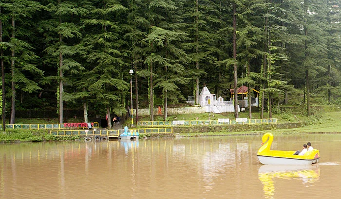 ദേവദാരുക്കളുടെ പച്ചപ്പ്, ധാല് തടാകവും നാര്ഗോട്ടയും, ട്രക്കിംഗിന് ധരംശാല വിളിക്കുന്നു
