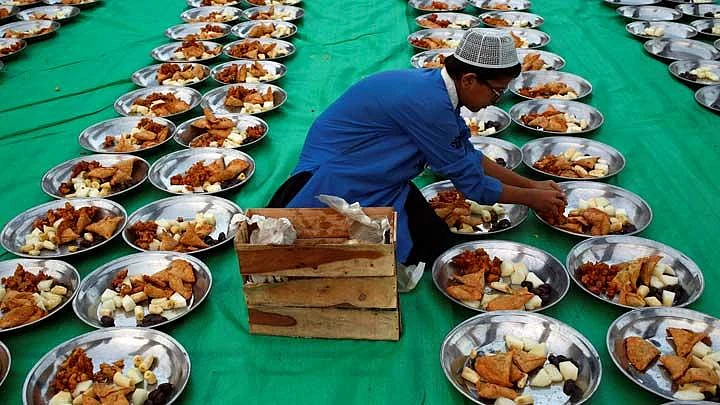 ചാരിറ്റിയുടെ മതവും രാഷ്ട്രീയവും