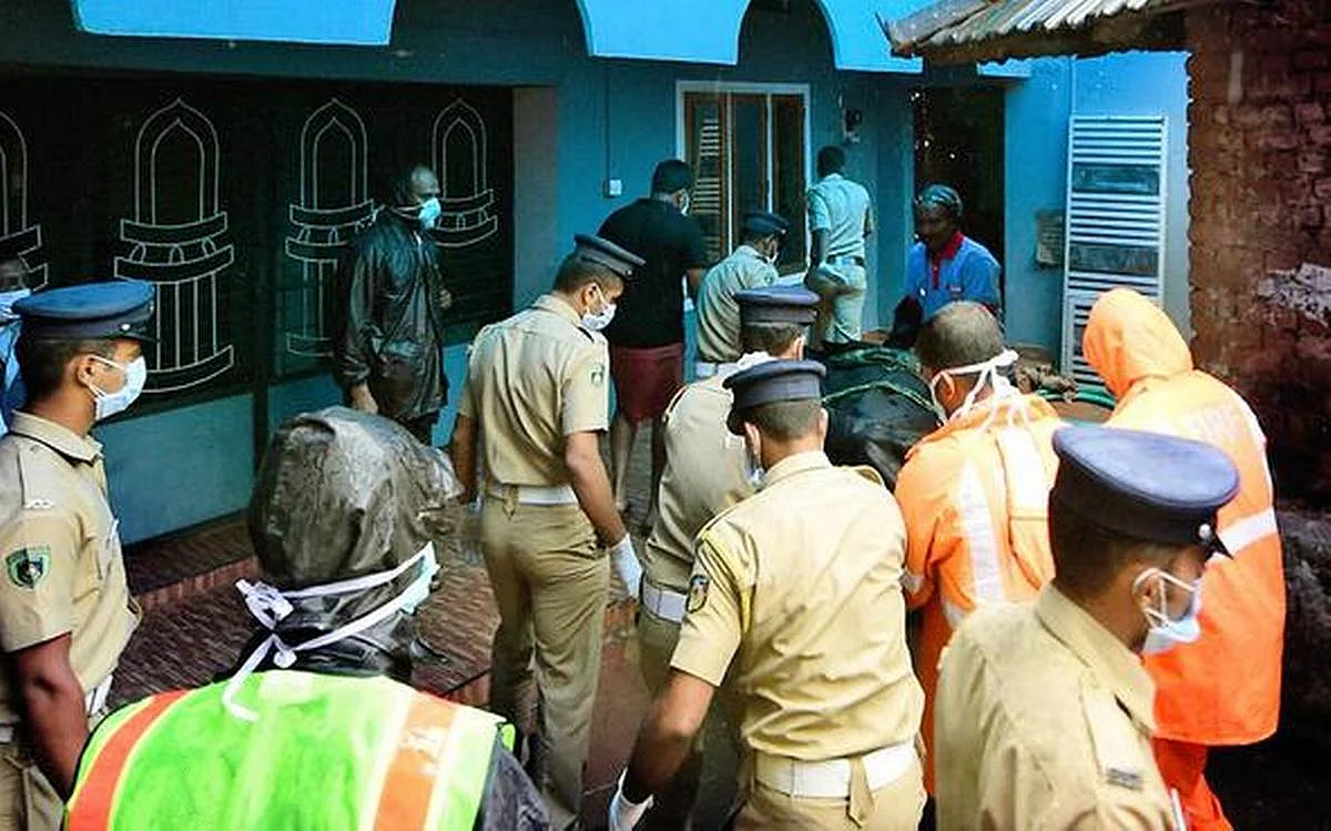 ഫാസിസ്റ്റുകള് ചരിത്രം തകര്ത്താല് നാം എങ്ങനെ ചെറുക്കും?