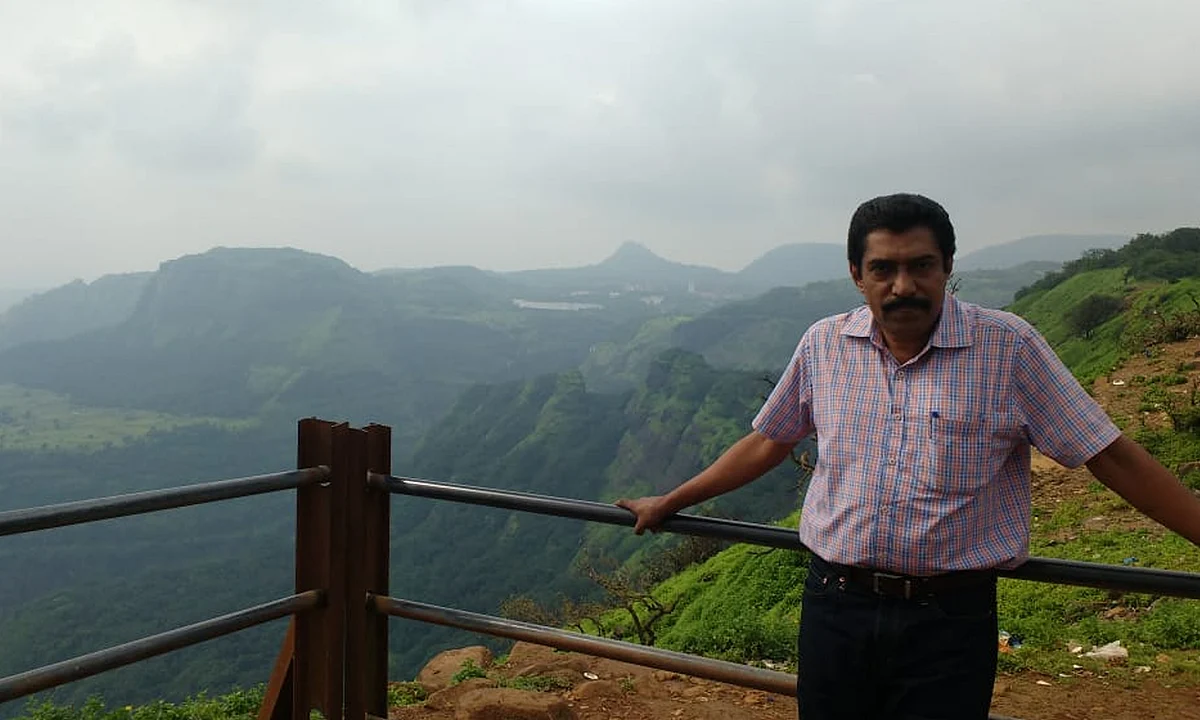‘എഴുത്തുകാരന്റെ ഇടപെടല് എഴുത്തില്, പ്രതിബദ്ധതയും സാംസ്കാരിക നായകസ്ഥാനവും ആരോപിക്കണോ എന്നതില് സംശയം’: വി.ജെ ജയിംസ് അഭിമുഖം